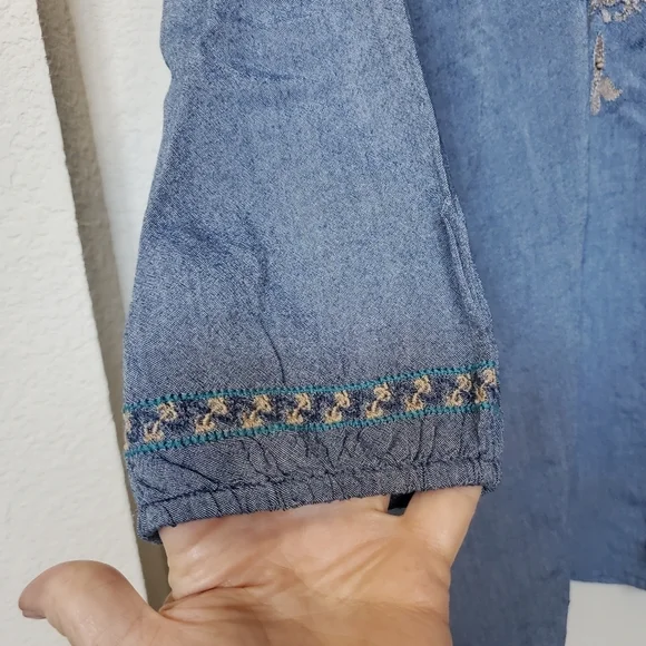 J.Jill Embroidered Elastic Sleeve Top. Size Large - Picture 3 of 8